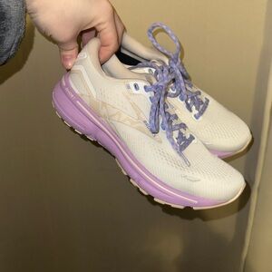 Women's Brooks Ghost 15 running shoes purple and white womens 6.5
